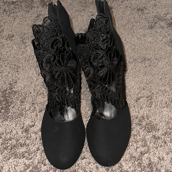 Black Lace-Up Ankle Booties with Minimalist Design - Picture 1 of 6